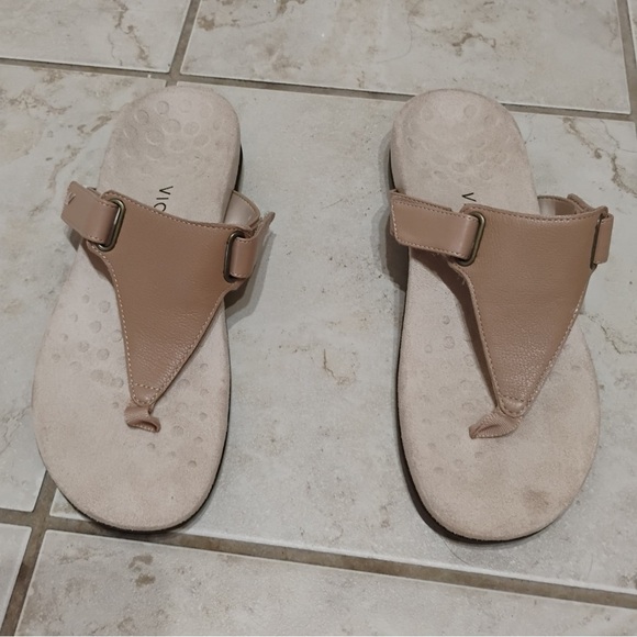 Vionic Wanda Leather Thong Sandal Adjustable Strap Macaroon Tan Basic Size 8.5 - Picture 2 of 8